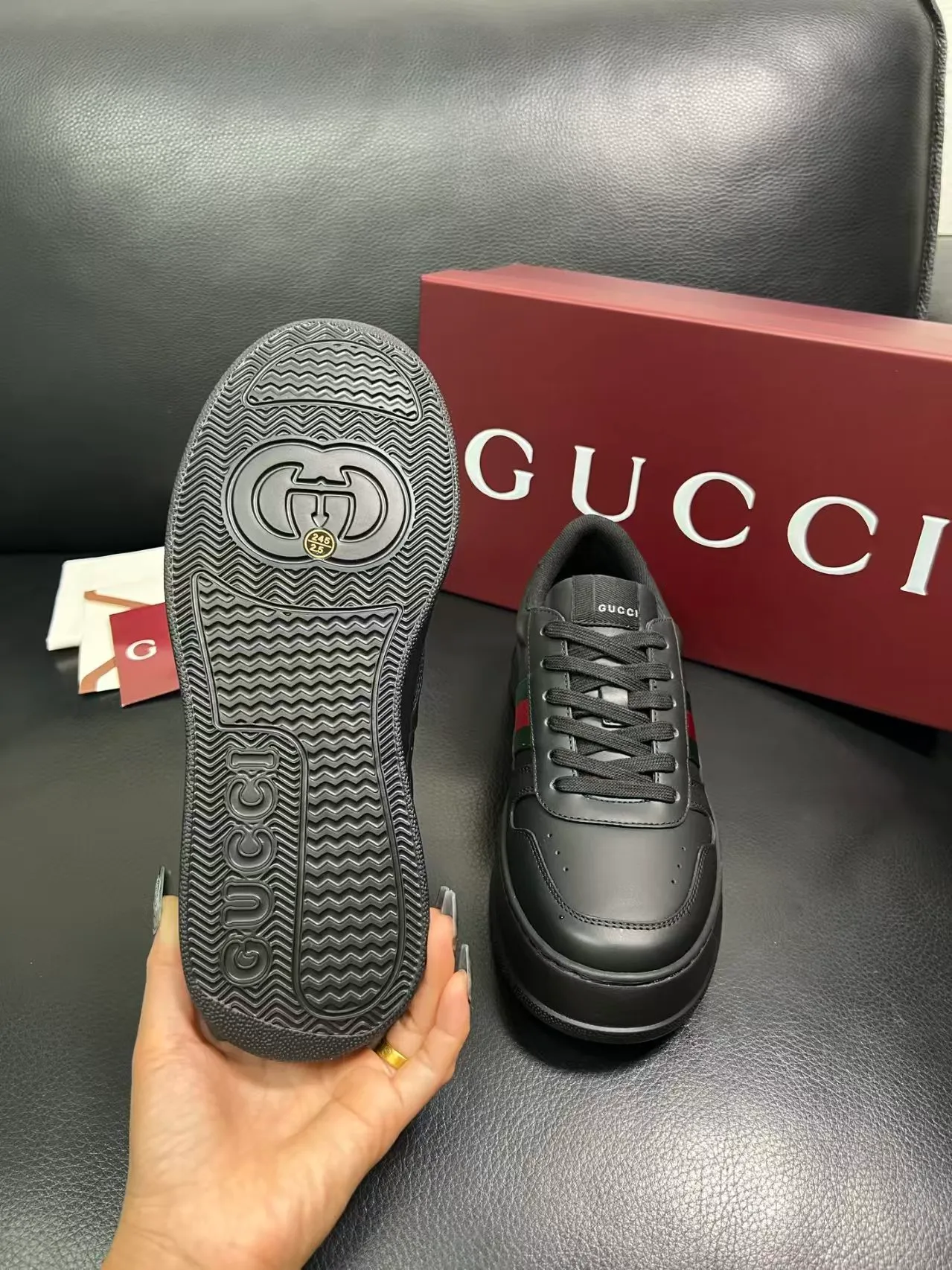 P420 new men's shoes GUCCI [Lightning] latest shoes are shipped. Original quality, fashionable and trendy, using special materials and brand new packaging. The foot feels super comfortable and the workmanship is impeccable Code number: 38-45 No. 058